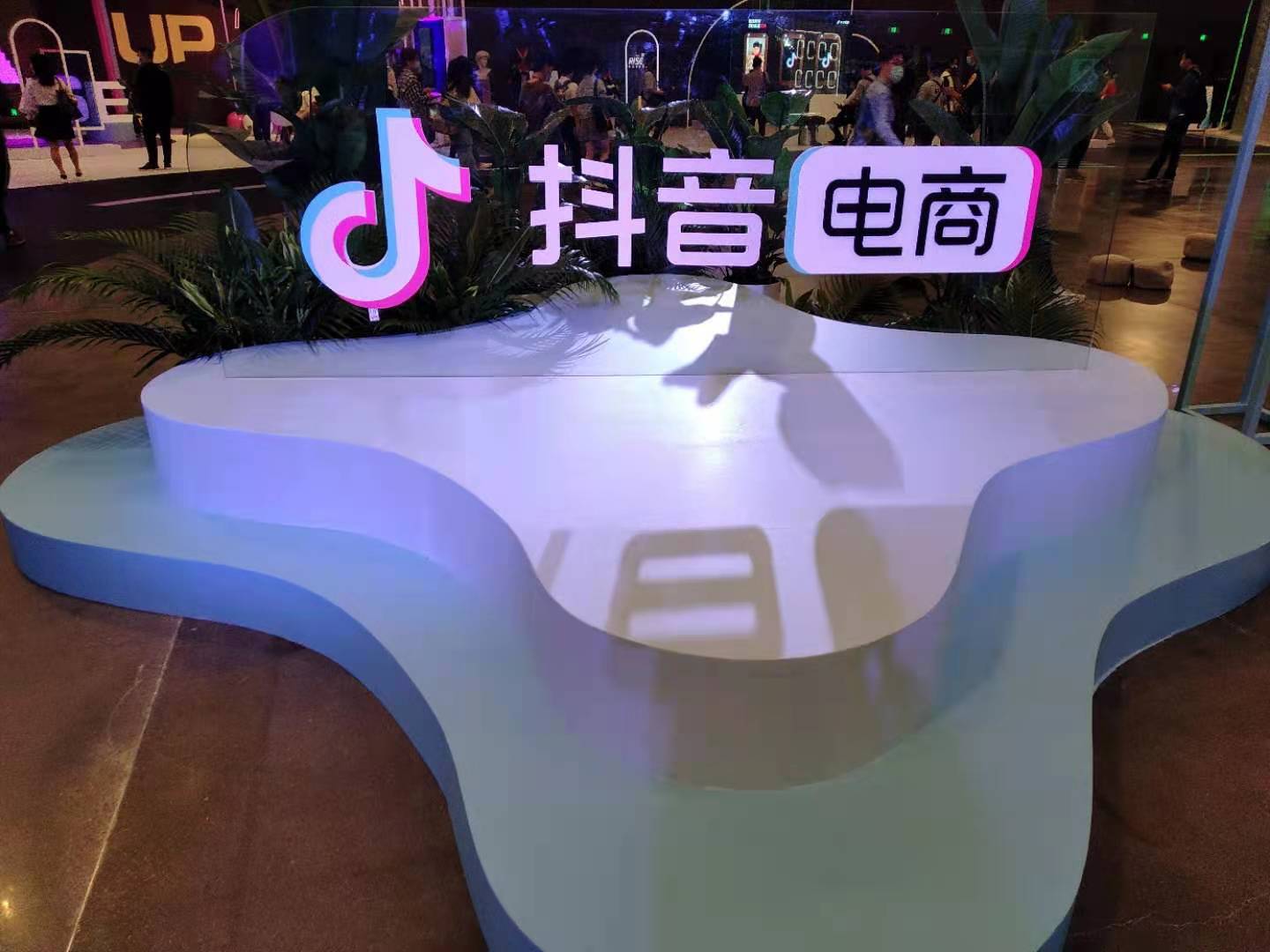 抖音“追赶”拼多多，然后呢